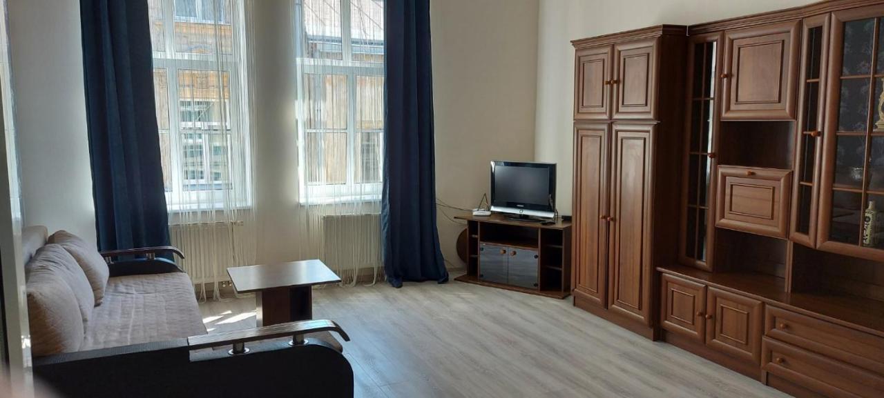 2 Bedroom Apartment On Tomashivskogo Street 7 Lviv Exteriör bild