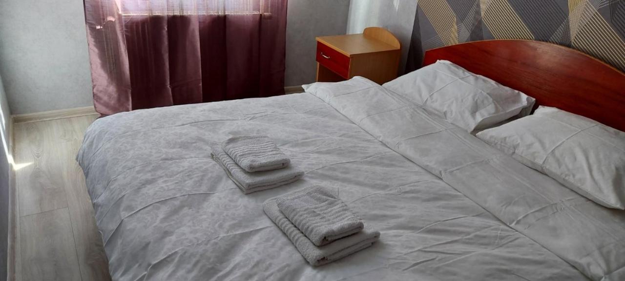 2 Bedroom Apartment On Tomashivskogo Street 7 Lviv Exteriör bild