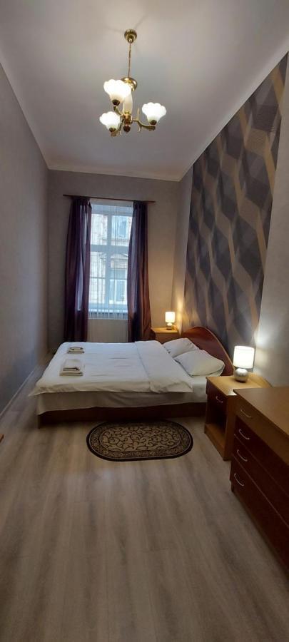 2 Bedroom Apartment On Tomashivskogo Street 7 Lviv Exteriör bild